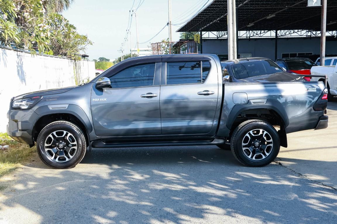 Toyota Hilux Revo Doublecab 2.4 Mid Prerunner A/T MNC 2023 *LK0579*